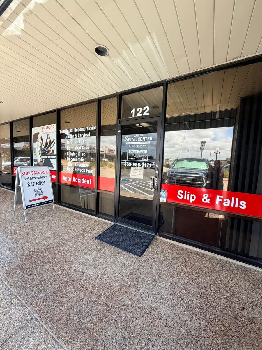 Entrance to Dallas Spine Center in Carrollton, TX